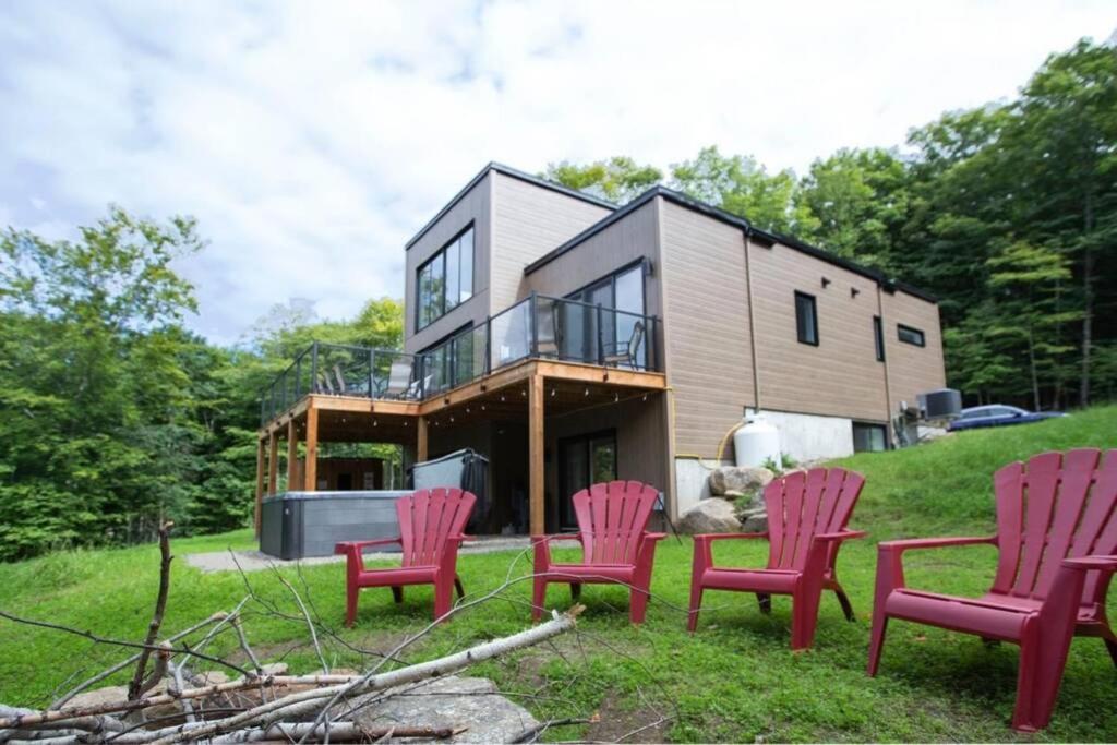 Вілла Chalet Serenity - Mont Tremblant Ski - Spa Sauna Wifi Tv Privet Chic Modern House La Conception Екстер'єр фото