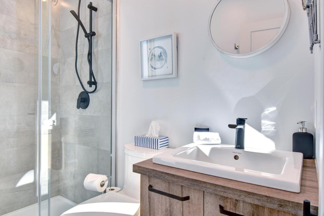 Вілла Chalet Serenity - Mont Tremblant Ski - Spa Sauna Wifi Tv Privet Chic Modern House La Conception Екстер'єр фото