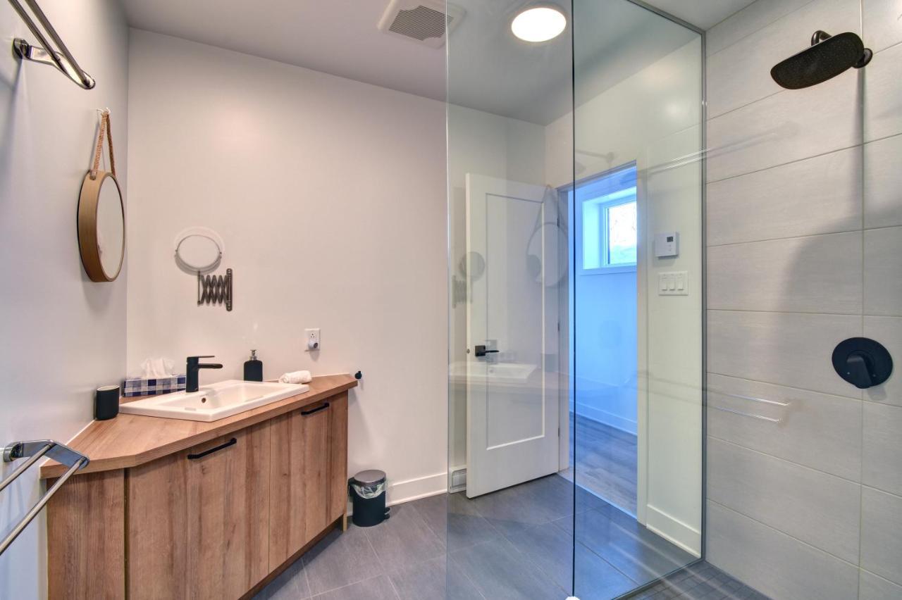 Вілла Chalet Serenity - Mont Tremblant Ski - Spa Sauna Wifi Tv Privet Chic Modern House La Conception Екстер'єр фото